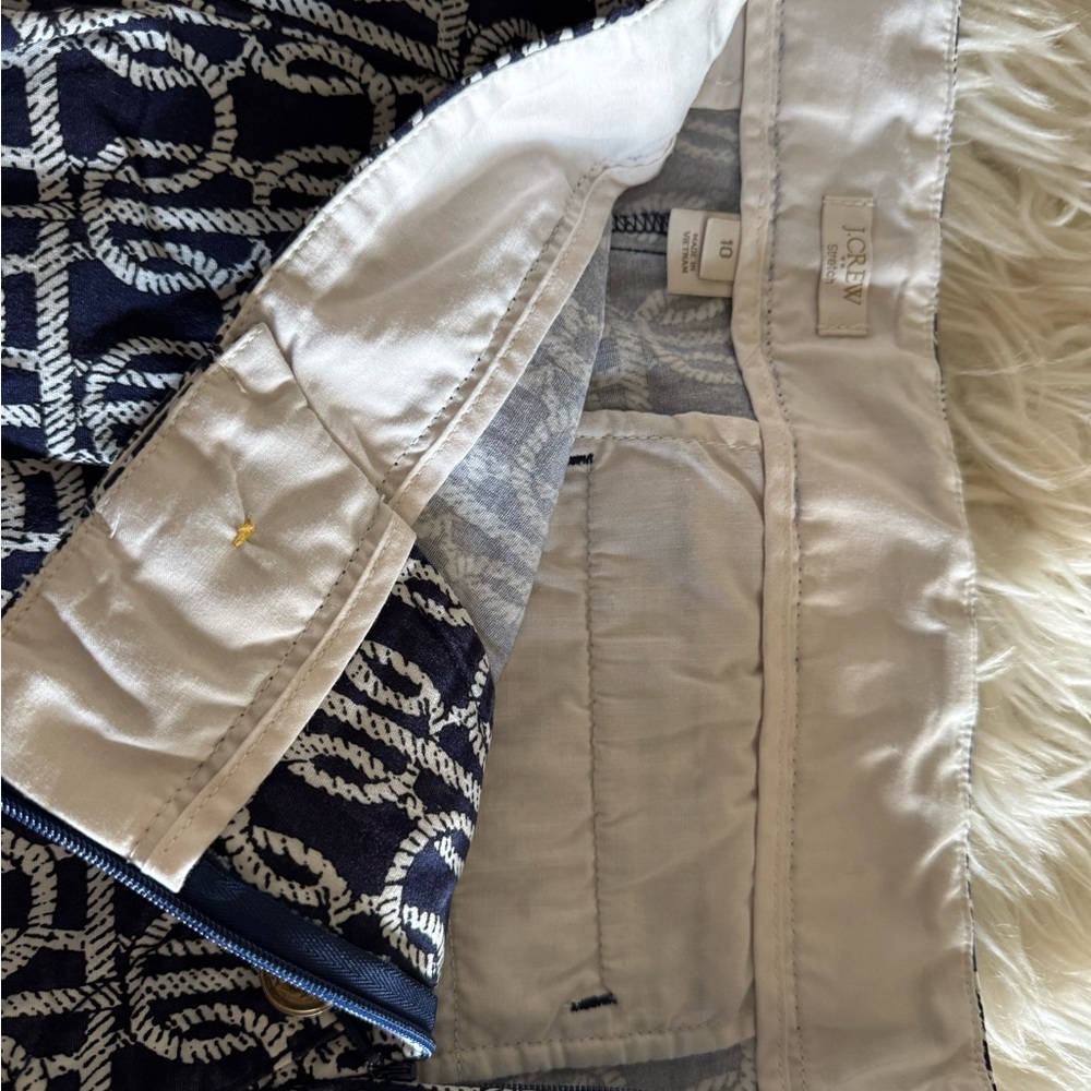 J Crew Navy and White Nautical Patterned Women Shorts with gold buttons - Picture 3 of 7